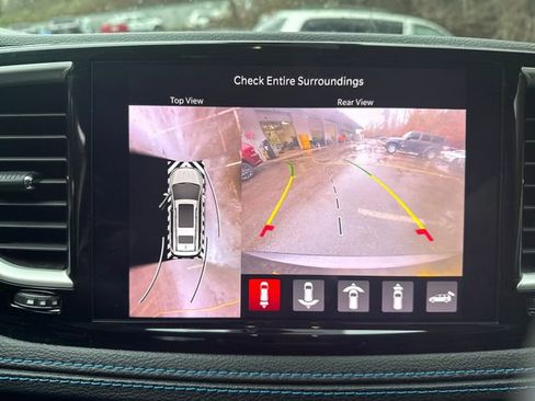 Used 2021 Chrysler Pacifica Touring-L image 25