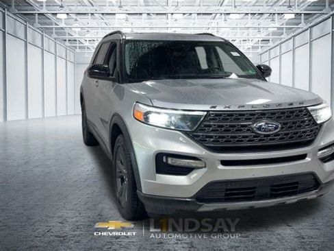 Used 2023 Ford Explorer XLT w/ Equipment Group 202A image 4