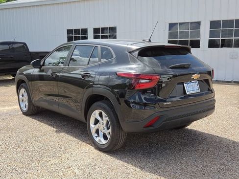 New 2026 Chevrolet Trax LS w/ LS Convenience Package FWD image 40