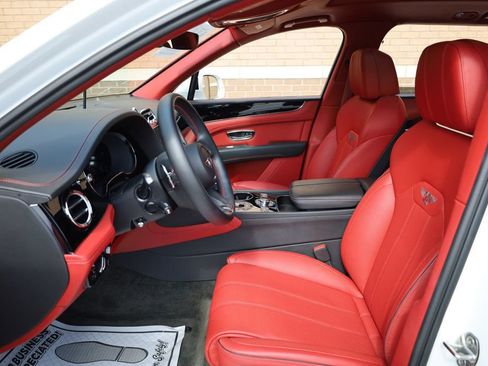 Used 2023 Bentley Bentayga Extended Wheelbase image 21