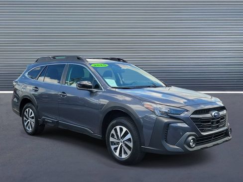 Used 2025 Subaru Outback Premium AWD/4WD image 2
