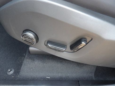 New 2025 Volvo XC90 T8 Plus w/ Protection Package Premier image 9