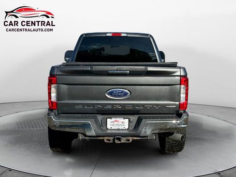 Used 2017 Ford F250 XLT w/ XLT Premium Package image 4