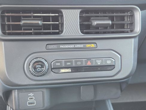 Used 2025 Ford Maverick XL FWD image 11