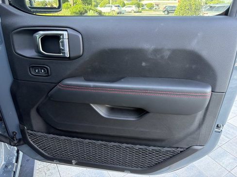 Used 2025 Jeep Wrangler Unlimited Rubicon AWD/4WD image 18
