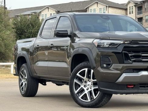 Used 2023 Chevrolet Colorado Z71 w/ Z71 Convenience Package 2 AWD/4WD image 3