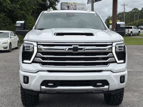 Used 2024 Chevrolet Silverado 2500 High Country w/ Technology Package AWD/4WD image 2