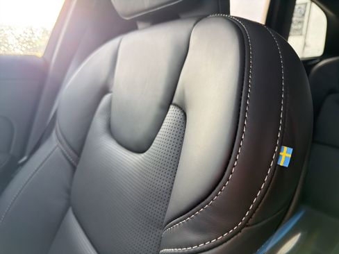 New 2026 Volvo XC60 B5 Ultra w/ Climate Package image 40