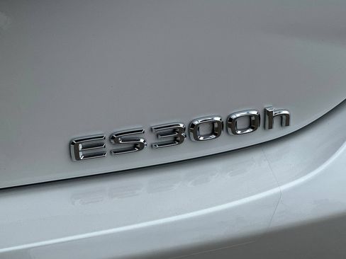 Used 2025 Lexus ES 300h w/ Premium Package FWD image 21