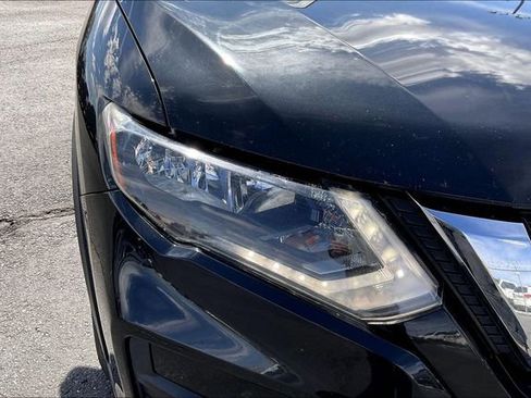 Used 2020 Nissan Rogue SV image 32