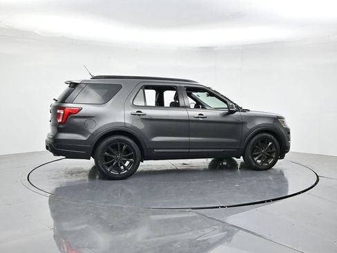 Used 2019 Ford Explorer XLT w/ Equipment Group 202A FWD image 2