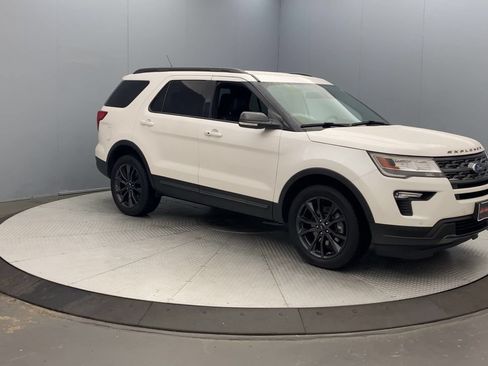 Used 2019 Ford Explorer XLT w/ Equipment Group 202A AWD/4WD image 7