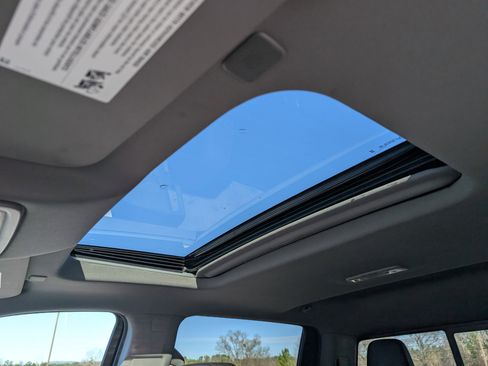 Used 2024 Chevrolet Silverado 2500 LTZ w/ LTZ Plus Package image 15