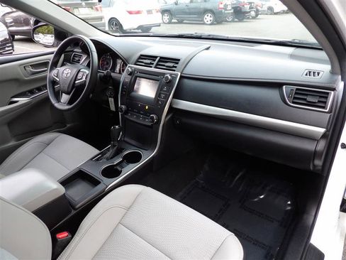 Used 2017 Toyota Camry SE image 18