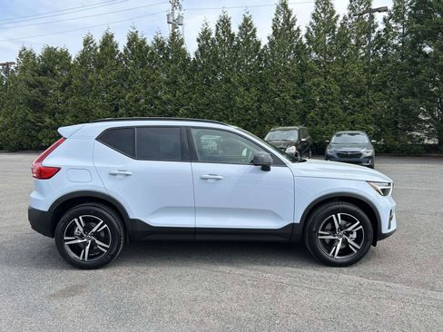 New 2026 Volvo XC40 B5 Core AWD/4WD image 2