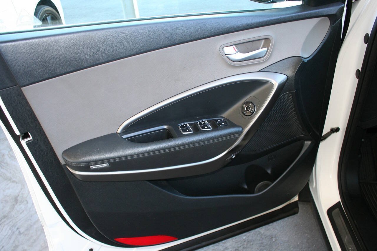 Used 2017 Hyundai Santa Fe SE w/ SE Premium Package 02 AWD/4WD image 15