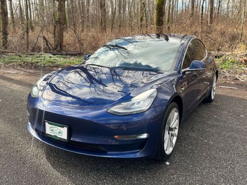 Used 2018 Tesla Model 3 Mid Range image 1