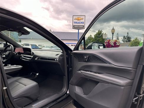 Used 2024 Cadillac Lyriq Luxury image 12