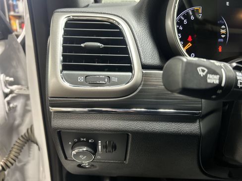 Used 2021 Jeep Grand Cherokee Limited AWD/4WD image 19