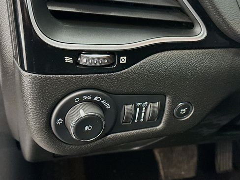 Used 2023 Jeep Cherokee Altitude Lux AWD/4WD image 17