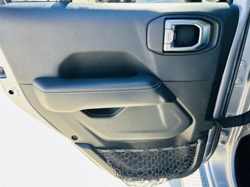 Used 2019 Jeep Wrangler Unlimited Sahara image 20