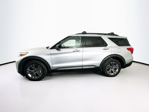 Used 2022 Ford Explorer XLT w/ Equipment Group 202A image 4