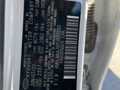 Used 2023 Hyundai Elantra Blue image 28