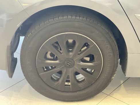 Used 2020 Toyota Corolla LE w/ Carpet Mat Package (TMS) FWD image 13