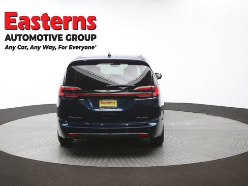 Used 2023 Chrysler Pacifica Touring-L FWD image 40