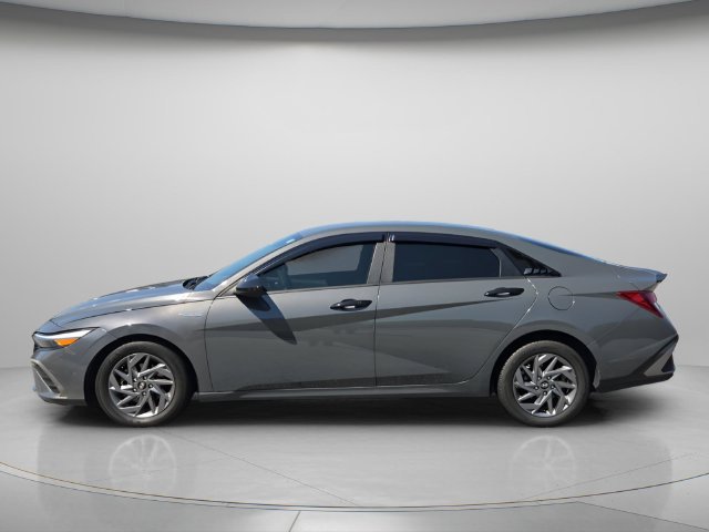 Used 2024 Hyundai Elantra SEL FWD image 3