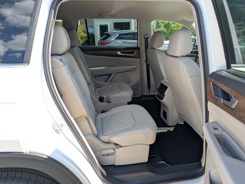 New 2026 Volkswagen Atlas SE FWD image 17