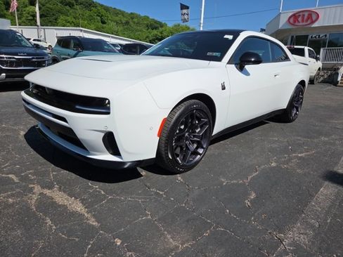 Used 2026 Dodge Charger Scat Pack w/ Blacktop Package AWD/4WD image 3