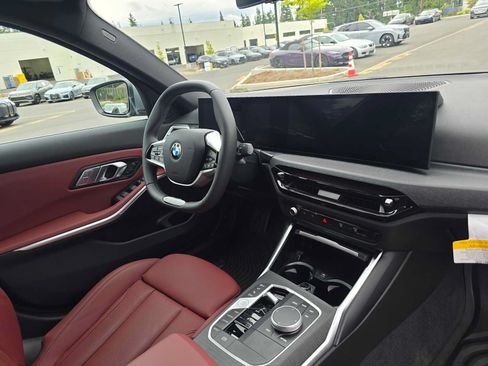Used 2026 BMW 330i xDrive Sedan w/ Convenience Package AWD/4WD image 10