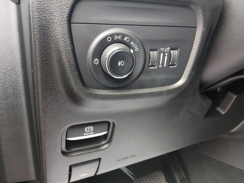 Certified 2023 Jeep Grand Cherokee Limited image 35