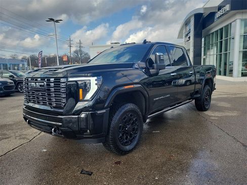 Used 2025 GMC Sierra 2500 Denali Ultimate w/ Max Trailering Package image 2