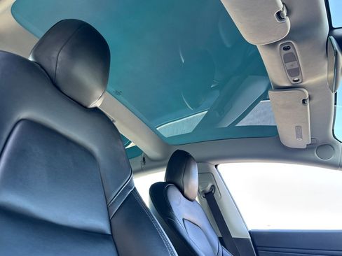 Used 2018 Tesla Model 3 Mid Range image 14