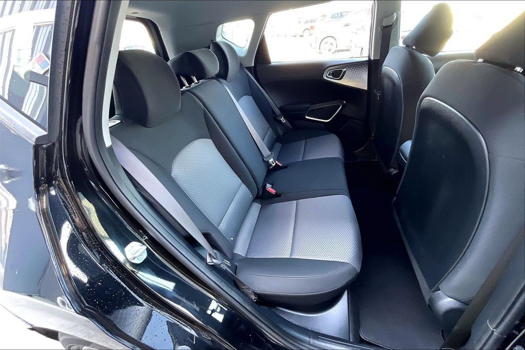 Used 2025 Kia Soul LX w/ LX Technology Package FWD image 26