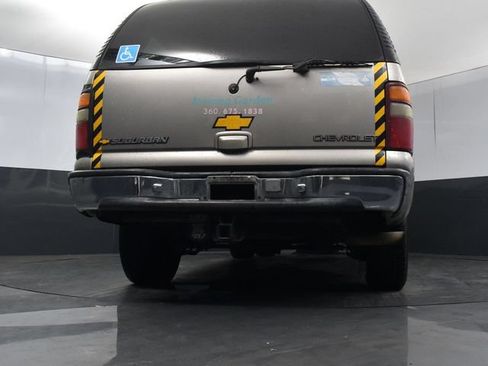 Used 2000 Chevrolet Suburban LT w/ LT Preferred Equipment Group AWD/4WD image 24