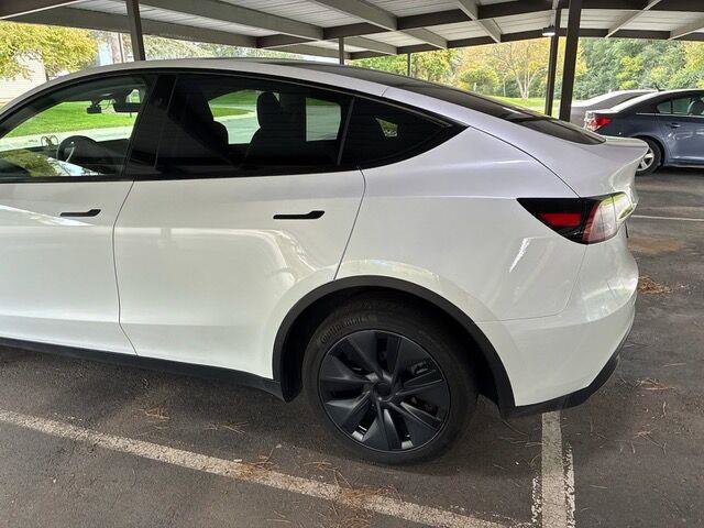 Used 2025 Tesla Model Y Long Range AWD/4WD image 3