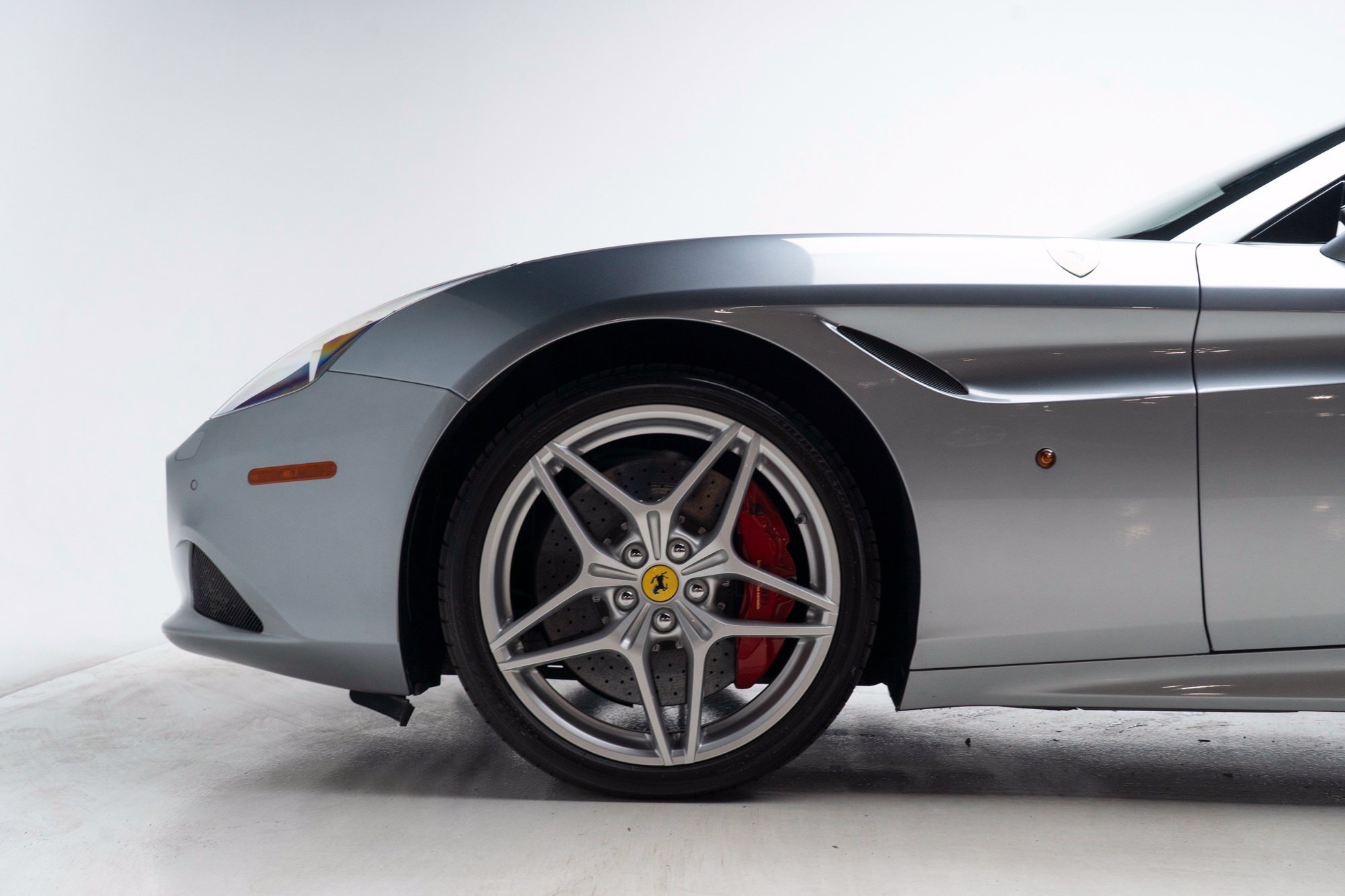 Used 2016 Ferrari California T RWD image 68