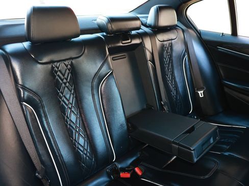 Used 2017 BMW 540i xDrive image 17