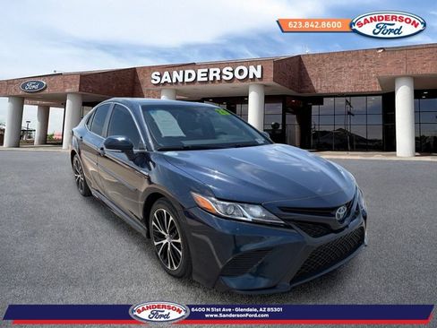 Used 2020 Toyota Camry SE w/ Sunroof Package FWD image 1