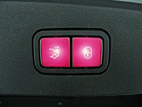 Used 2015 Mercedes-Benz E 350 4MATIC Sedan image 14