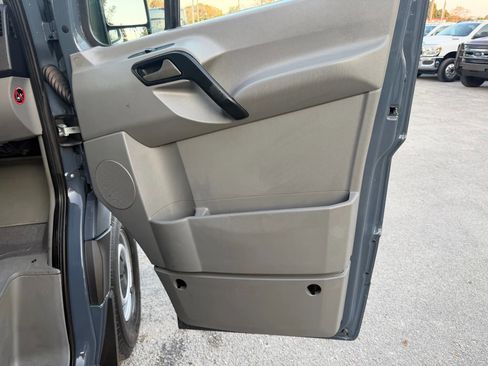 Used 2018 Mercedes-Benz Sprinter 2500 image 15