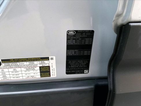 Used 2023 Land Rover Defender 110 SE image 18