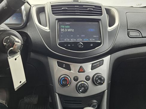 Used 2016 Chevrolet Trax LT w/ LT Convenience Package AWD/4WD image 13