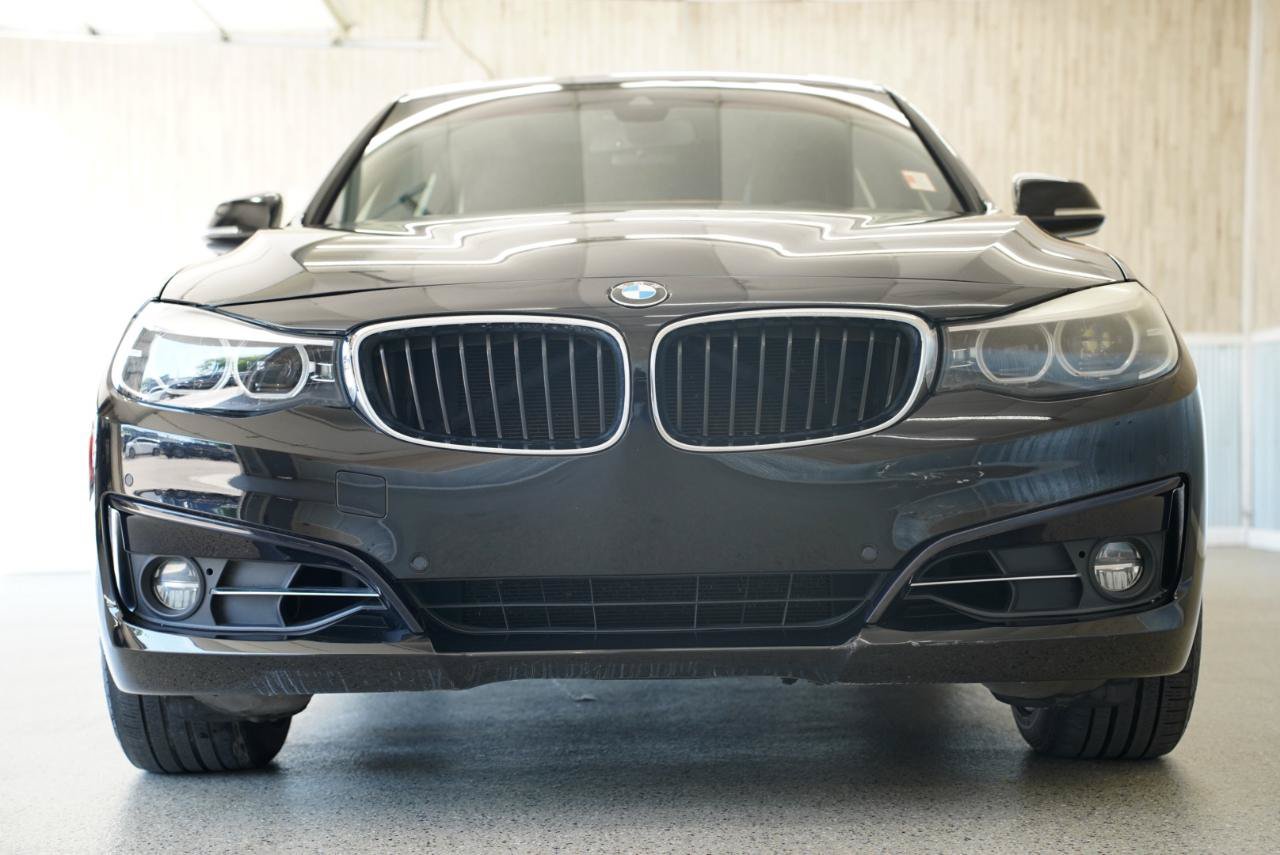 Used 2018 BMW 330i Gran Turismo xDrive AWD/4WD image 3