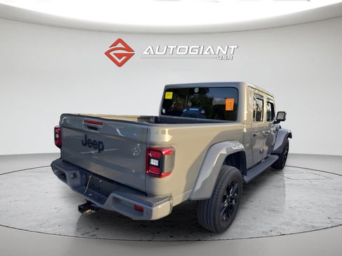 Used 2023 Jeep Gladiator Overland AWD/4WD image 2