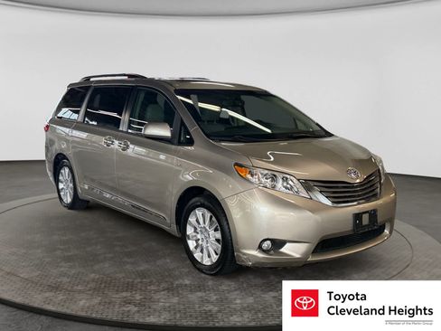Used 2016 Toyota Sienna XLE AWD/4WD image 3