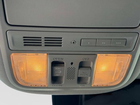 Used 2016 Honda Pilot Touring image 34